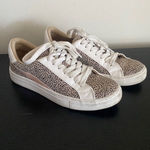 Universal thread womens sneakers